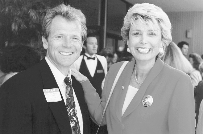 Peter Navarro y Lynn Schenk